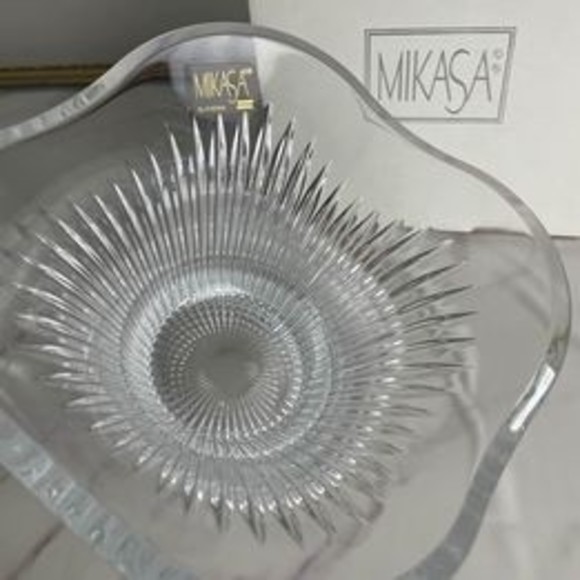 New In Box Vintage Mikasa Crystal Meridian 7in Accent Bowl - Picture 2 of 10